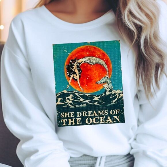She Dreams of the Ocean Mermaid sweatshirt - Picture 1 of 3